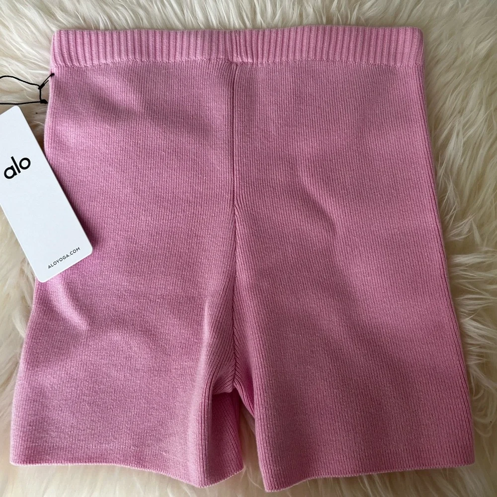 NWT ALO Yoga Sweet Pink Scholar High-Waist Shorts Size M 💗 - Picture 4 of 5